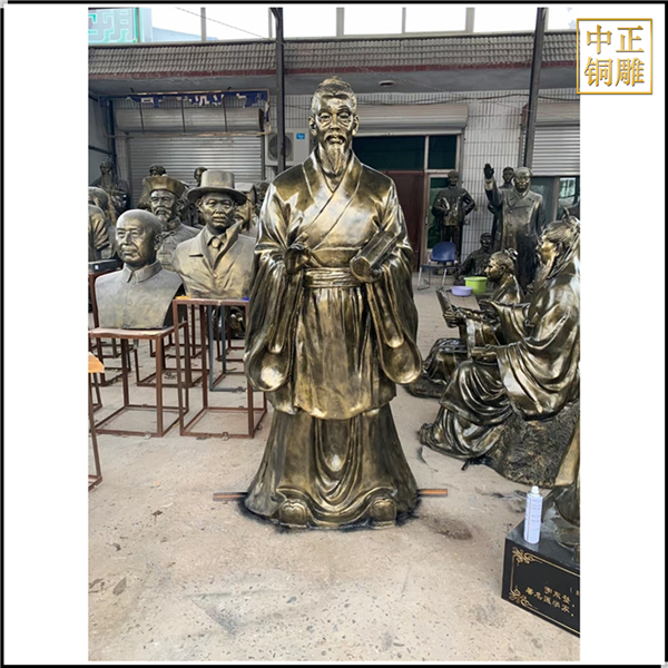 孔子手拿書卷銅雕塑.jpg 孔子手拿書卷銅雕塑.jpg